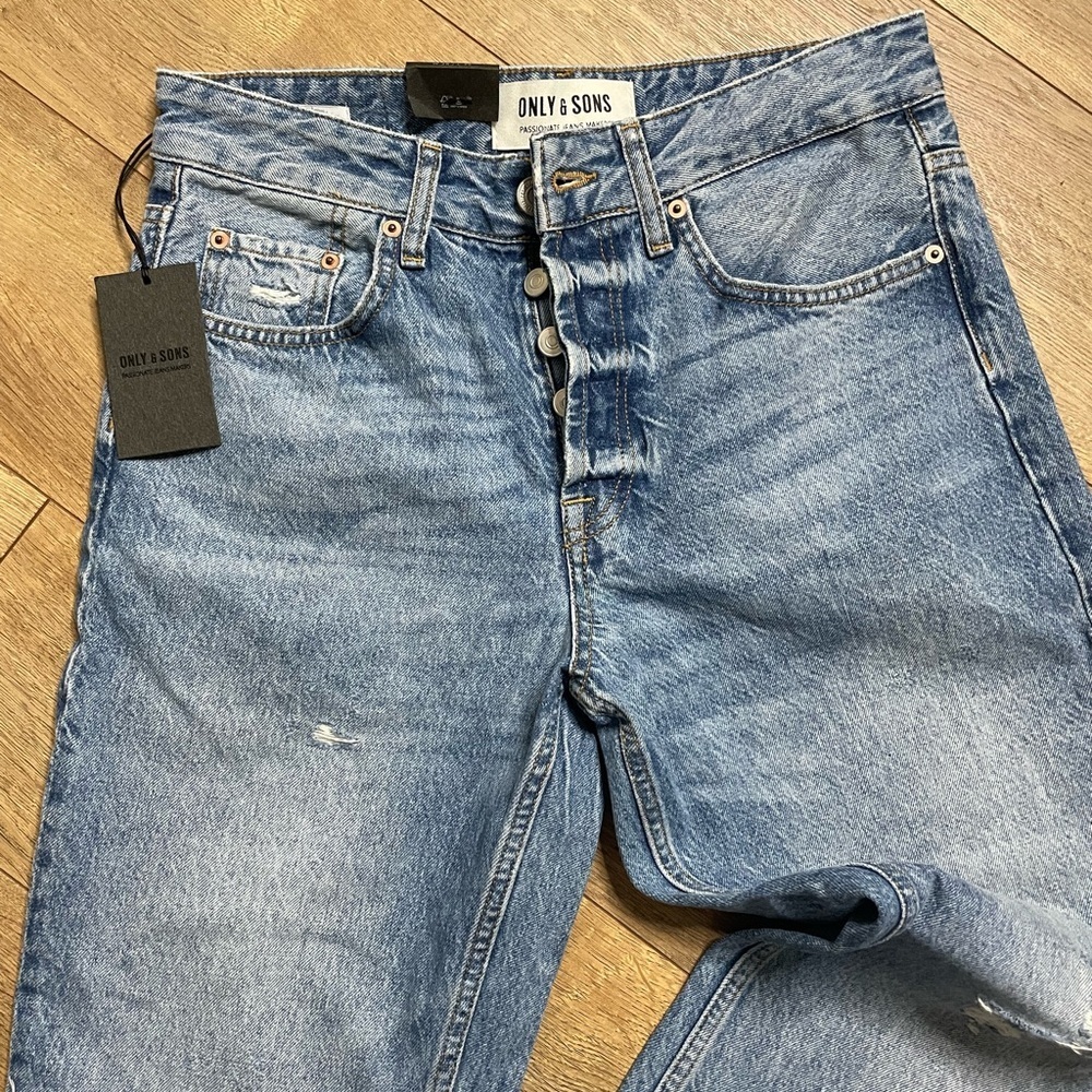 ONLY & SONS Relaxed Fit Light Blue Jeans - Picture 10 of 13